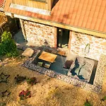 Le Grand Petit - Domaine De Charme - Jacuzzis Privatifs 펜션