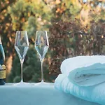 펜션 Le Grand Petit - Domaine De Charme - Jacuzzis Privatifs
